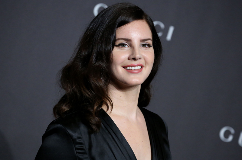 Lana del Rey revela título de su audiolibro de poesía