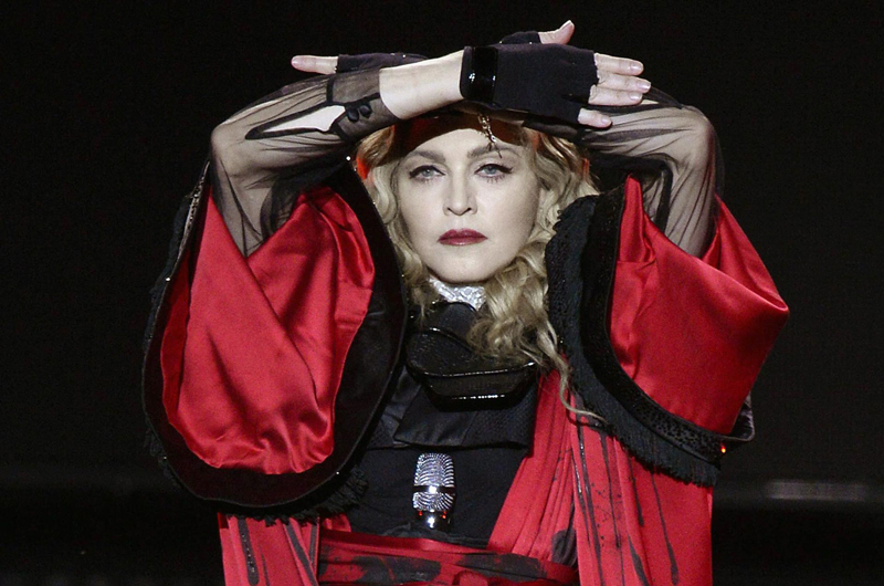 Madonna rinde emocionado tributo a las víctimas de tiroteo en discoteca LGBT de Florida