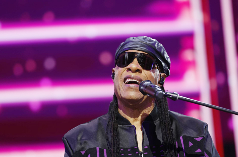 Stevie Wonder hace un llamamiento a la unidad en su primera canción en solitario en 4 años 