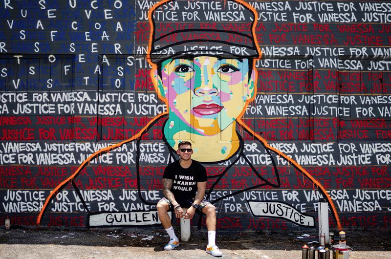 Artistas pintan murales en Houston para honrar la vida de Vanessa Guillén