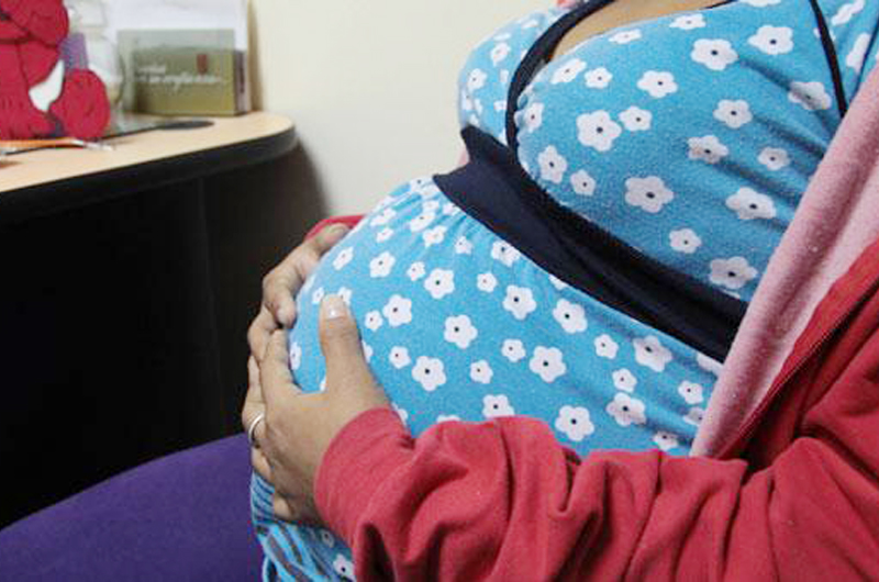 Ecuador debe despenalizar el aborto en casos de violación: HRW