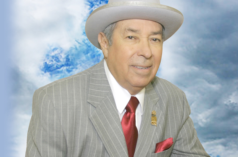 Ejemplo de Escobedo Sr. permanece e inspira a nueve años de su partida