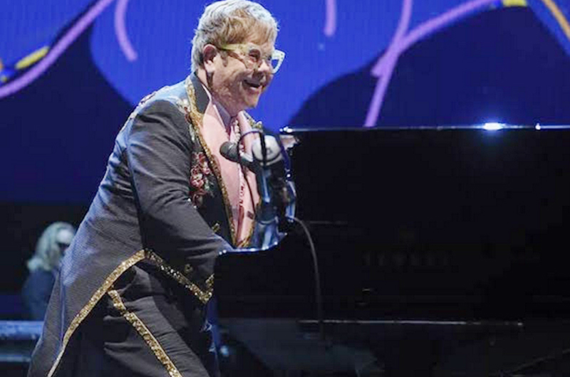 Subastarán manuscritos de canciones de Elton John