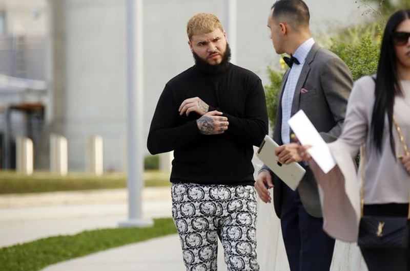 Juez niega a Farruko petición para removerle grillete