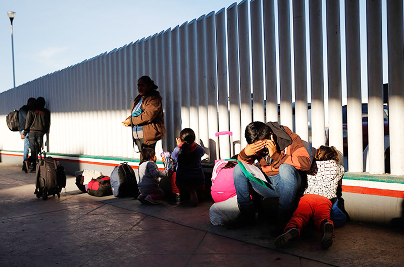 Por razones humanitarias México recibirá a migrantes que regrese EU