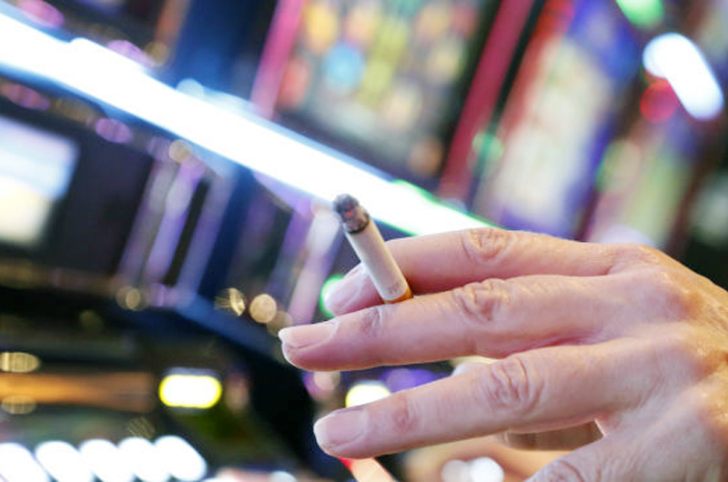 Cambian medidas para fumadores en los casinos