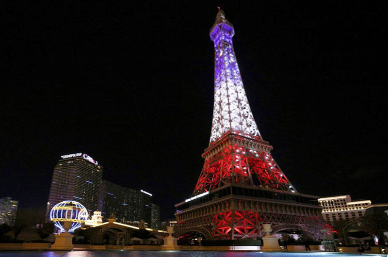 Por el 20 aniversario... Espectáculo de luces en el hotel París