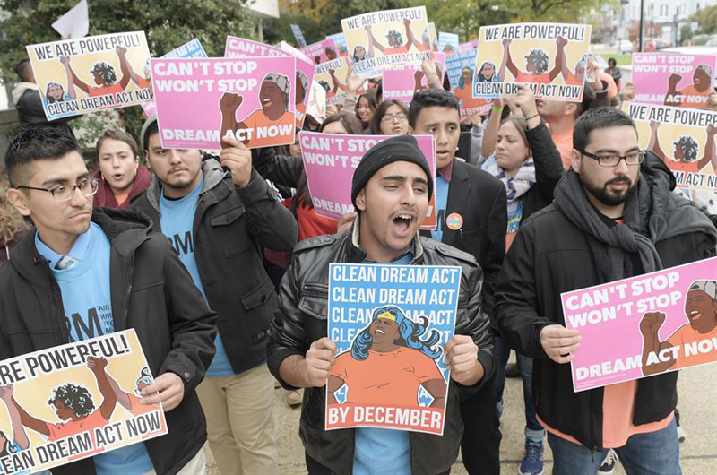 “Somos 11 millones de inmigrantes que necesitamos salir a la luz”