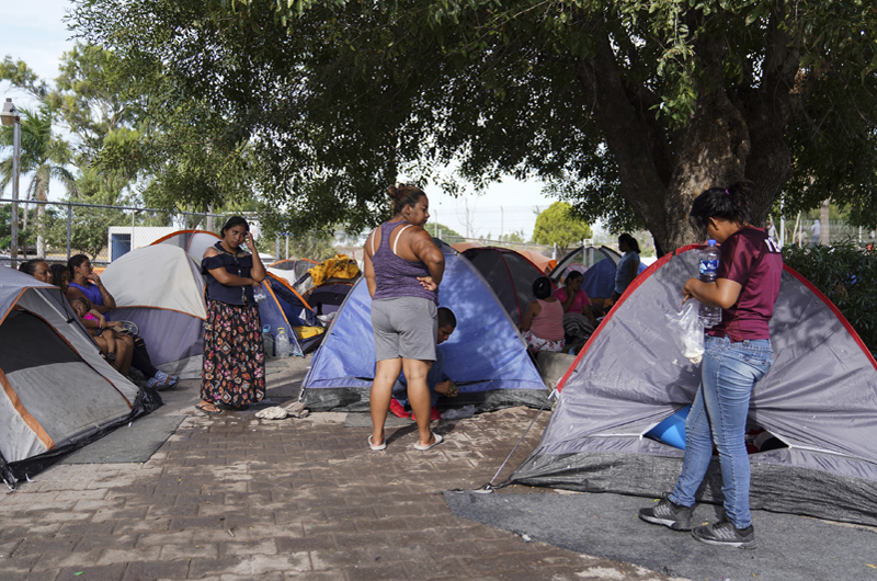 Migrantes esperan hasta 7 meses en México para obtener asilo en EUA