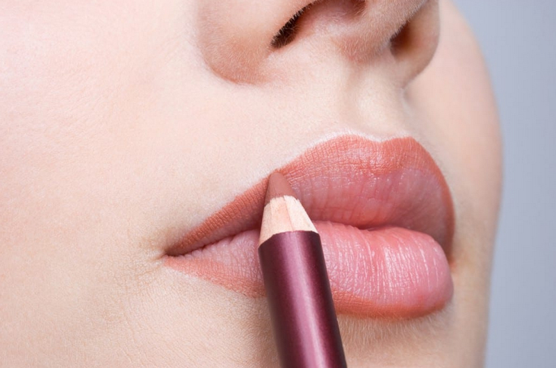 El lápiz labial... Dale color a tus labios