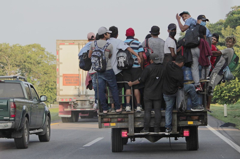 La muerte de un migrante cubano oscurece el avance de la caravana en México