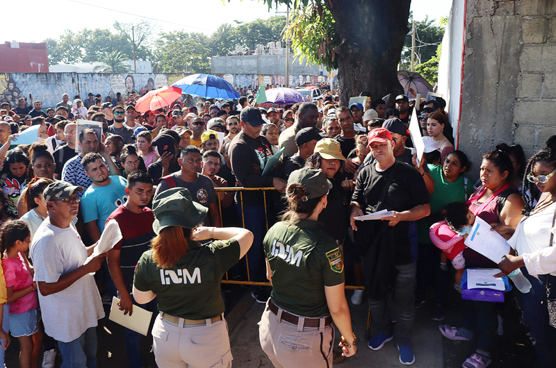 Migrantes en frontera sur de México buscan apresurar trámites previo a comicios en EE.UU.
