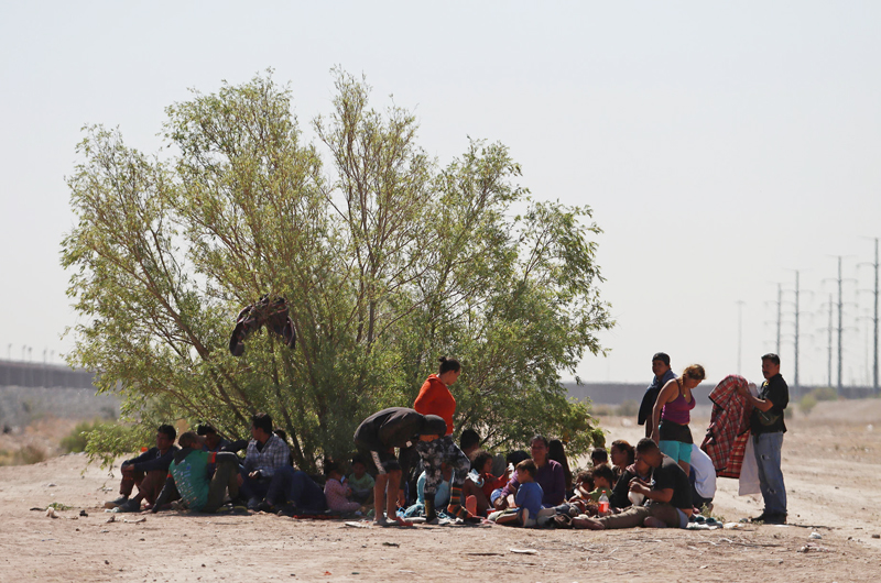 La mitad de los estadounidenses apoya la deportación masiva de migrantes, según un sondeo