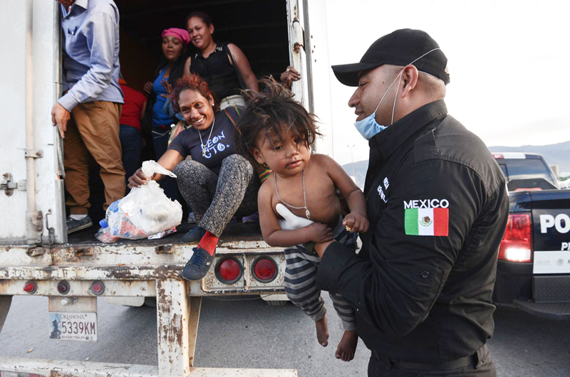 México halla a 231 migrantes de Guatemala y El Salvador hacinados en un tráiler 