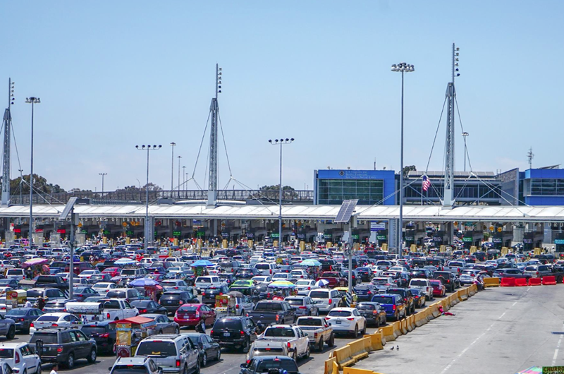 Migrantes intentan cruces ilegales hacia EE.UU. en coches particulares