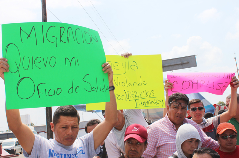 Migrantes en el sur de México exigieron papeles para transitar hacia EE.UU. 