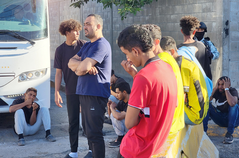 Grupo de migrantes deportados de EEUU se rebelan para no ser enviados al sur de México