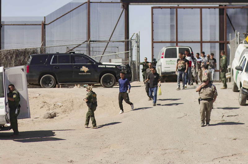Un juez en Texas analiza la demanda en contra de la barrera de boyas en la frontera sur 
