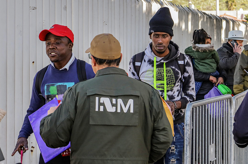 México regulariza a 12 migrantes cubanos tras su rescate en el mar del Caribe