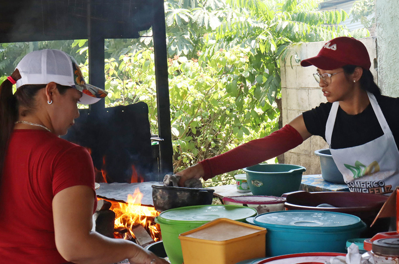 Migrantes en México trabajan en la informalidad tras dejar la meta de ir a EEUU por Trump