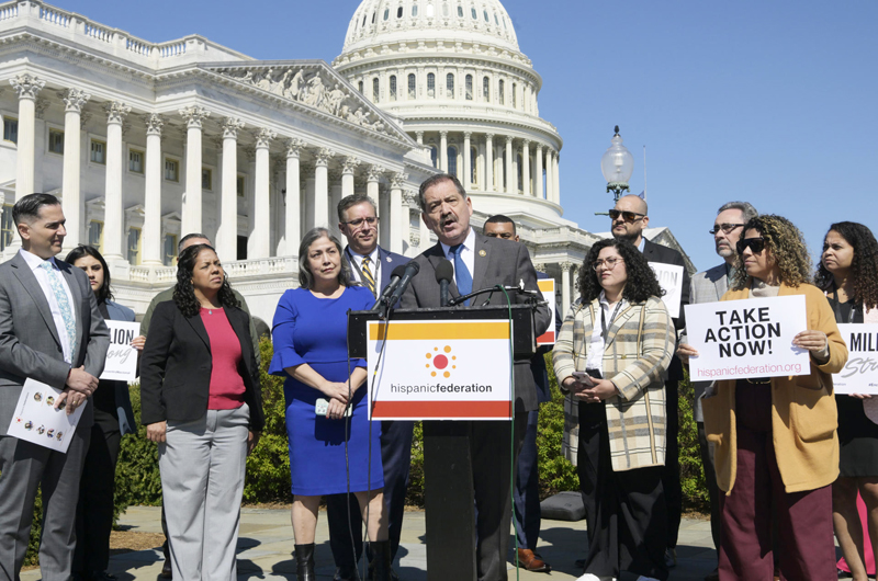 Organizaciones de latinos denuncian ante el Congreso los “ataques” de Trump a su comunidad