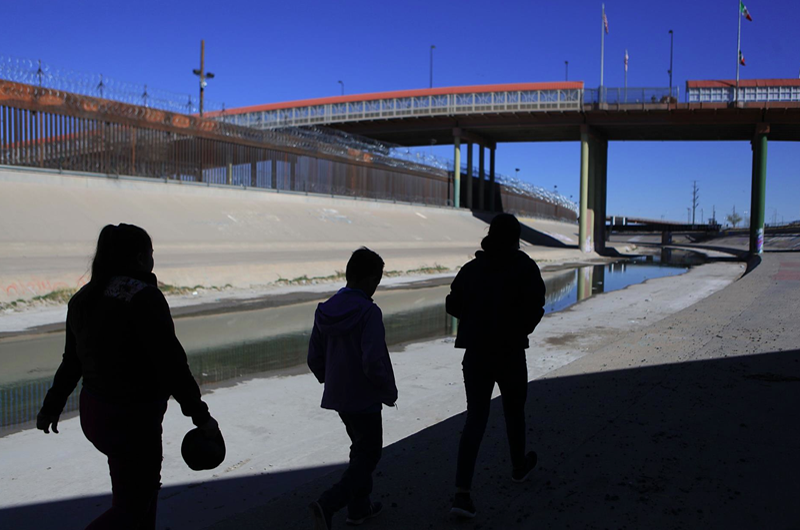 Corte de EEUU acusa a dos hombres de la muerte de 53 migrantes en un camión