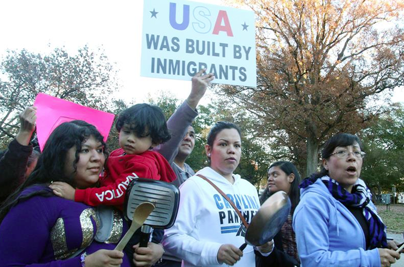 Seis heridos en manifestación de apoyo a inmigrantes en huelga de hambre