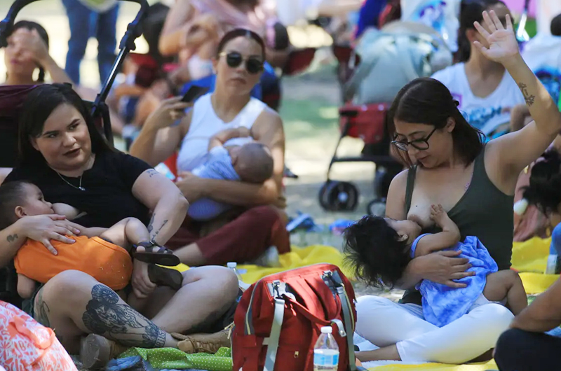 Cientos de mujeres en norte de México promueven la lactancia materna con “Gran Tetada”