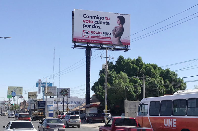Pino, la candidata mexicana a diputada que promete implantes de senos gratis