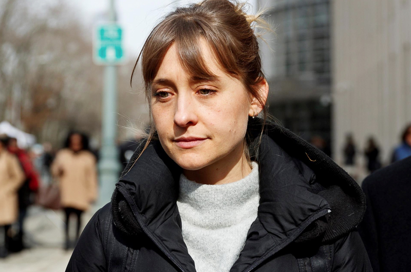 La actriz Allison Mack entra en prisión por su participación en secta NXIVM