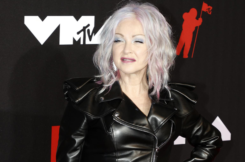 La cantante Cindy Lauper pide votar demócrata para el gobierno de Nueva York 