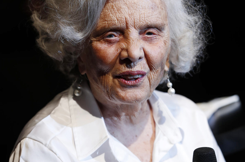 La escritora Elena Poniatowska es galardonada con el premio internacional Carlos Fuentes 