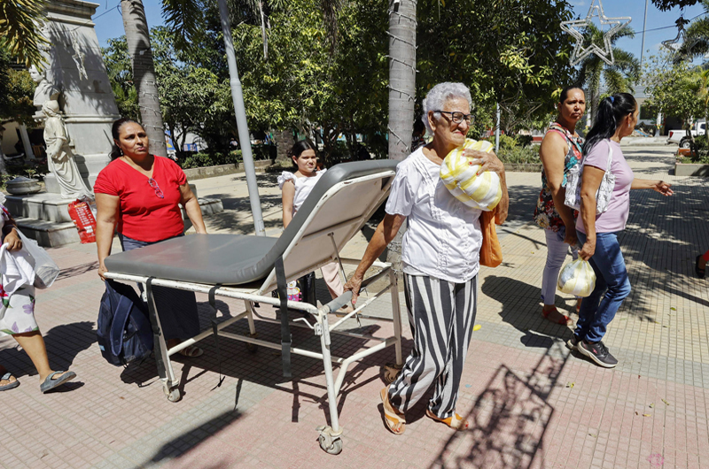 Las mujeres mexicanas casi doblan a los hombres en tareas de cuidado, denuncia Oxfam