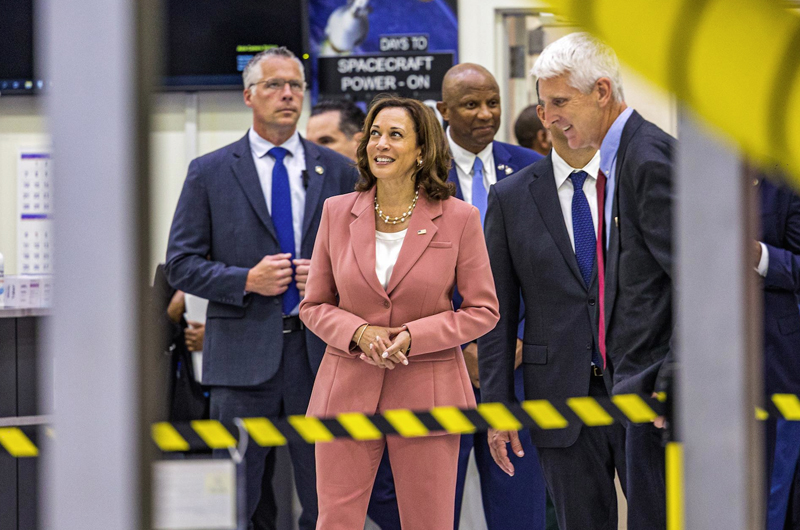 La vicepresidenta Harris resalta liderazgo de EEUU en la exploración espacial    