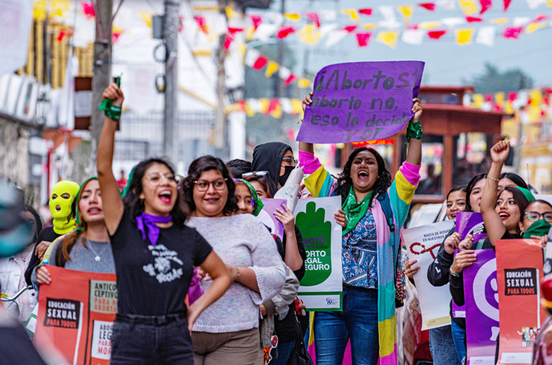 Mujeres indígenas marchan en estado mexicano de Chiapas por el derecho al aborto