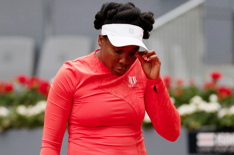 Venus Williams regresa casi un año después, pero se rinde en primera ronda