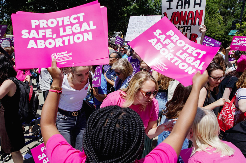 Una jueza bloquea la prohibición casi total del aborto en Wyoming (EE.UU.)