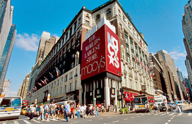 Multan a tienda Macy’s de NY por discriminación a latinos