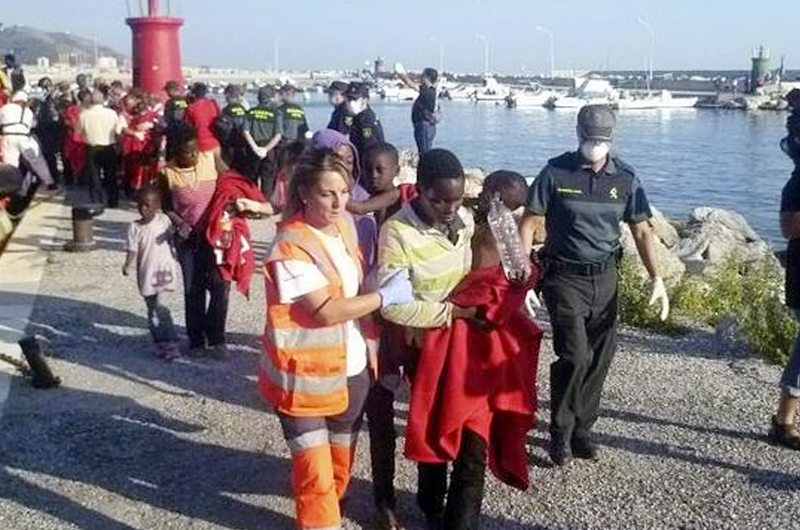 Defensoría del Pueblo español llama a mejorar protección a migrantes