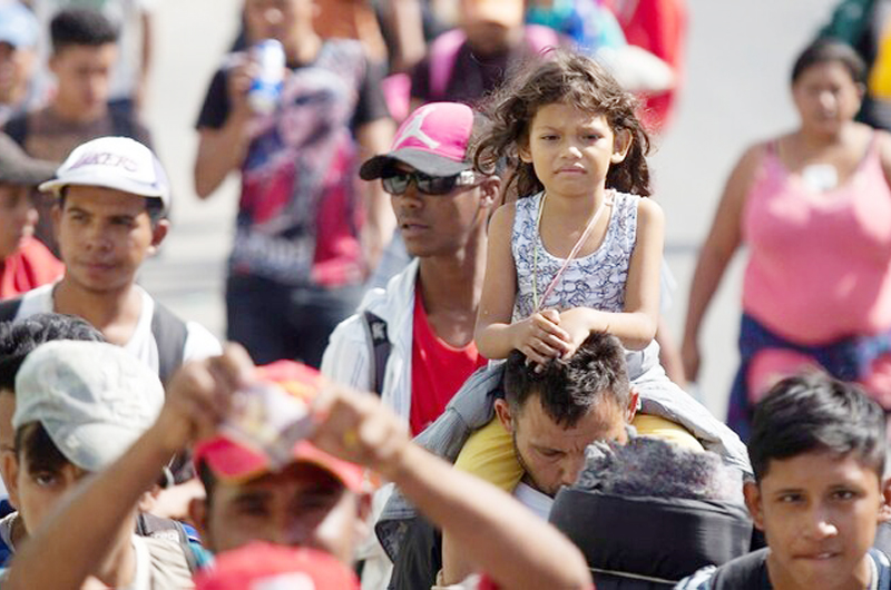Corte de EUA bloquea programa migratorio “Quédate en México”