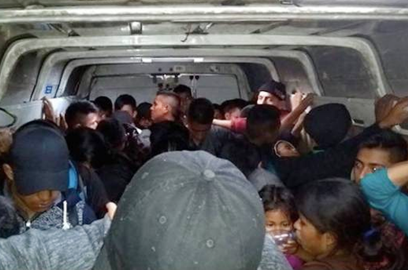 Agentes de la PGR rescatan a 138 migrantes centroamericanos en Tabasco
