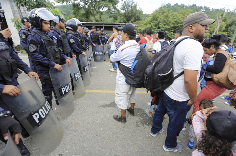 Flujo masivo de migrantes en México ha puesto a prueba al gobierno