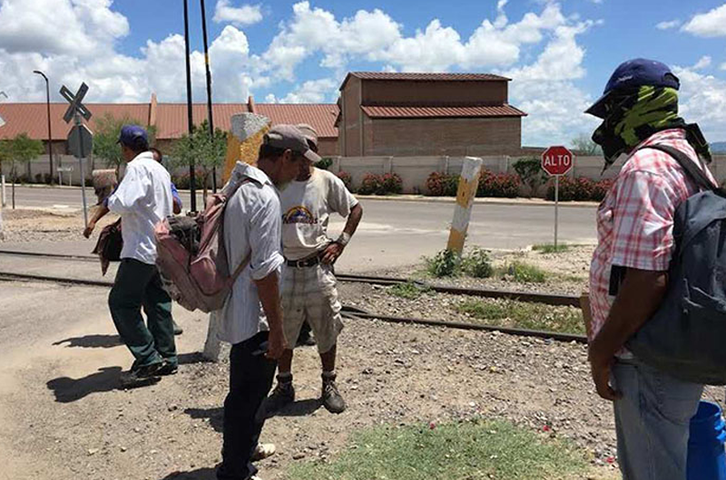 Migrantes esperan clima más cálido en Sonora