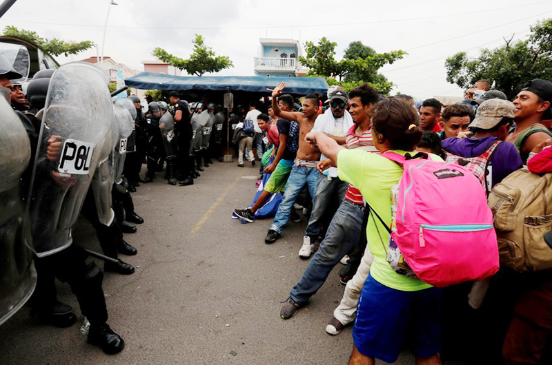 México condena violencia por parte de migrantes en frontera con Guatemala