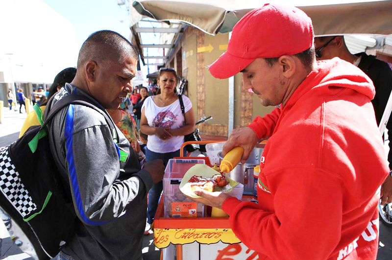 Migrantes cubanos se integran entusiastas a economía juarense