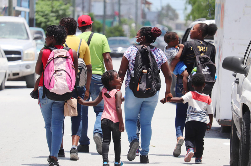 Migrantes saturan refugio  que podría cerrar en la frontera norte de México