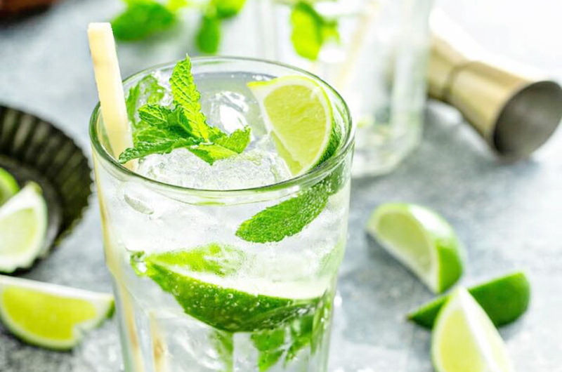 Para despedir el año de la manera más fresca... brinda con ¡mojito!