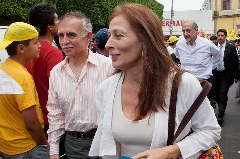 Llama Tatiana Clouthier a todos a trabajar por México