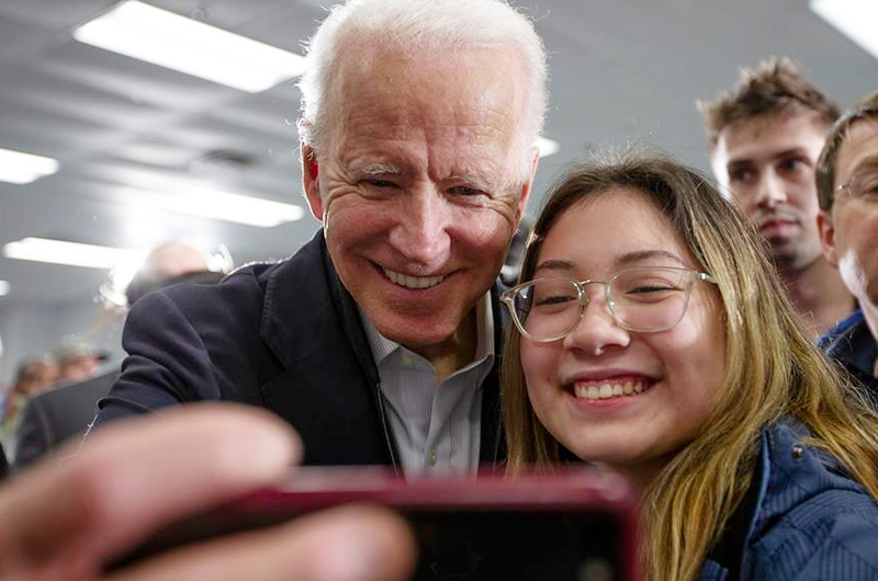 Biden se compromete a acabar con la brecha salarial entre hombres y mujeres