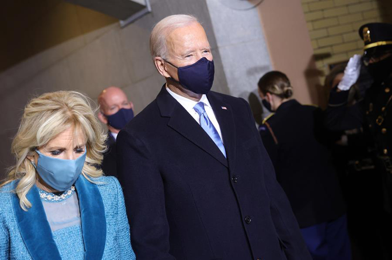 Jill Biden, primera dama, maestra trabajadora y doctora pese a quien le pese